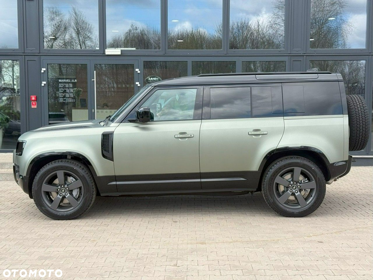 Land Rover Defender - 7