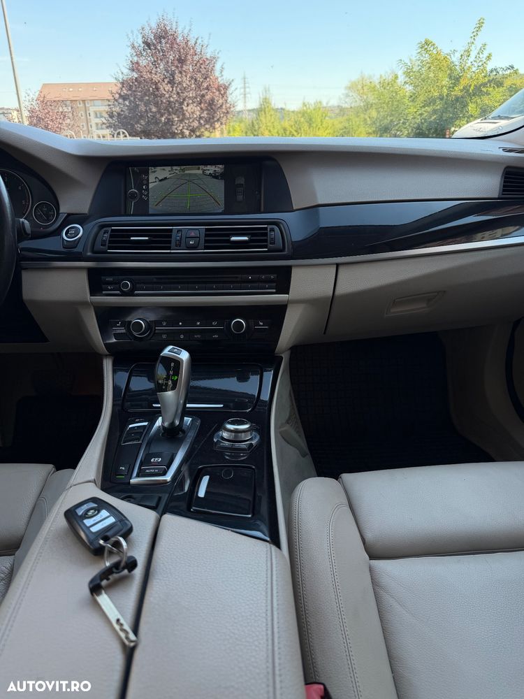 BMW Seria 5 520d Sport-Aut. - 9