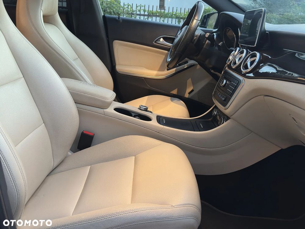 Mercedes-Benz CLA 250 4Matic 7G-DCT AMG Line - 17