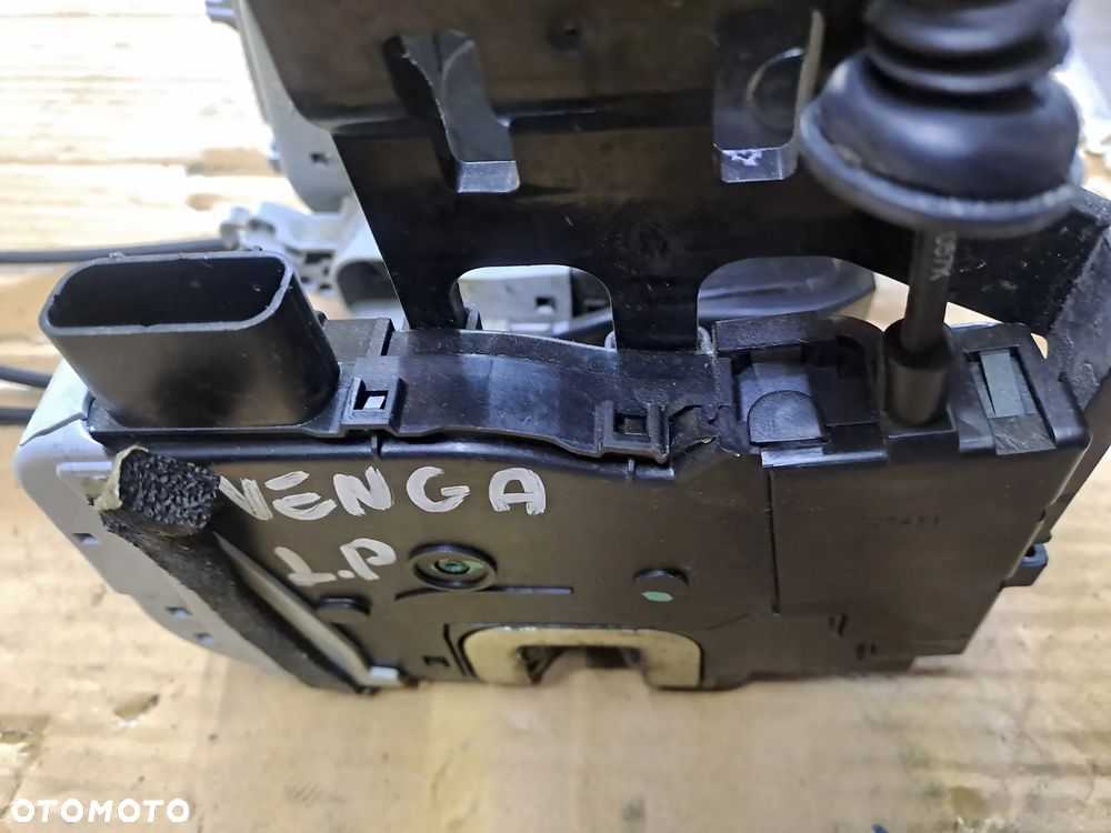 Kia Venga zamki drzwi komplet lewy przód 6 Pin pozostałe 4 Pin EU - 24