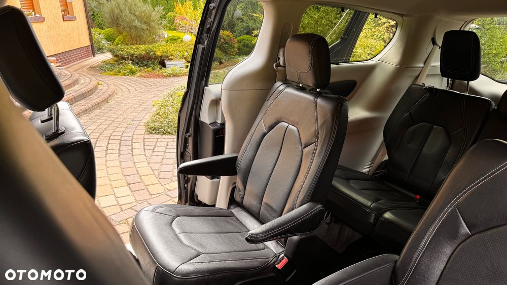 Chrysler Pacifica - 22