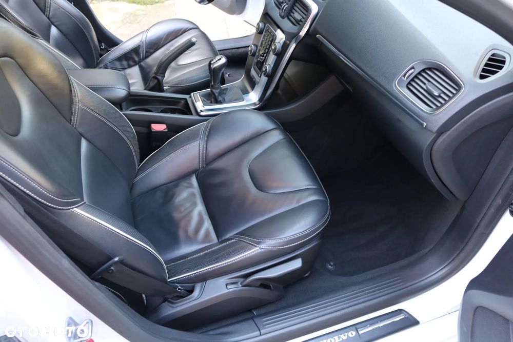 Volvo V40 D4 Drive-E R-Design Momentum - 8