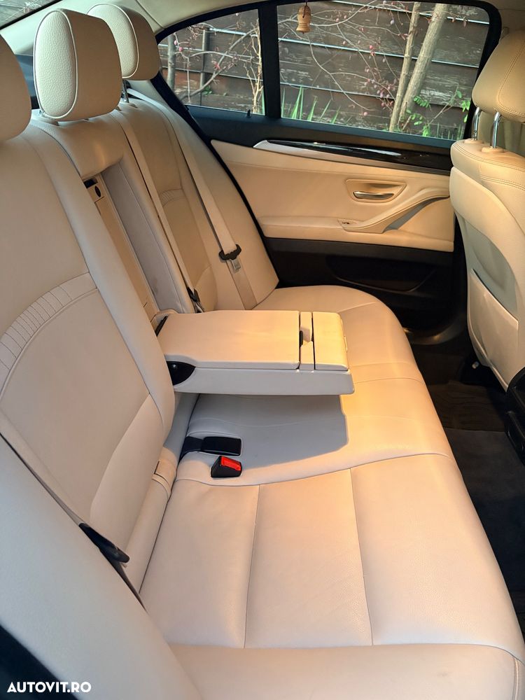 BMW Seria 5 525d Aut. Luxury Line - 11
