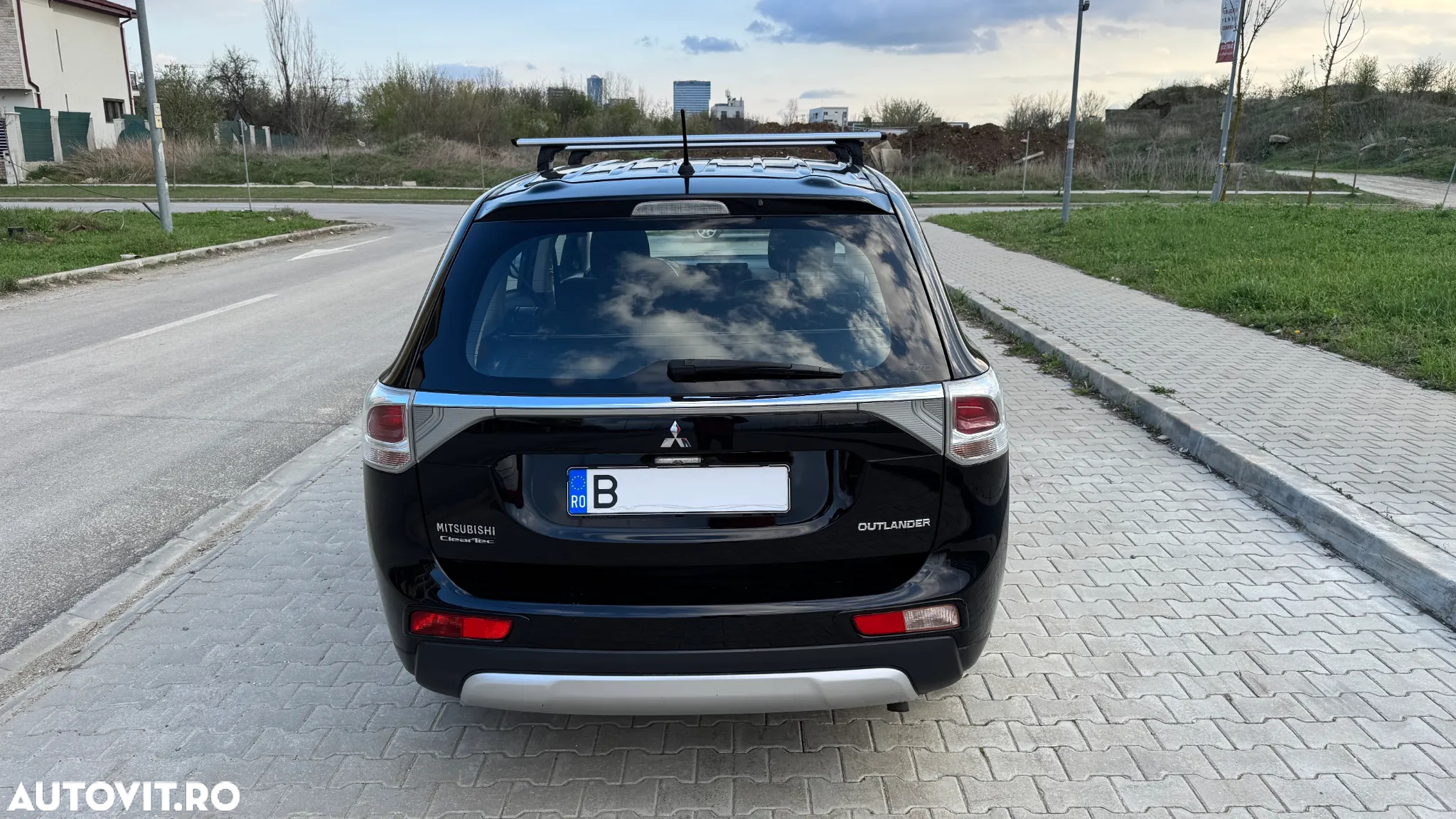 Mitsubishi Outlander - 5