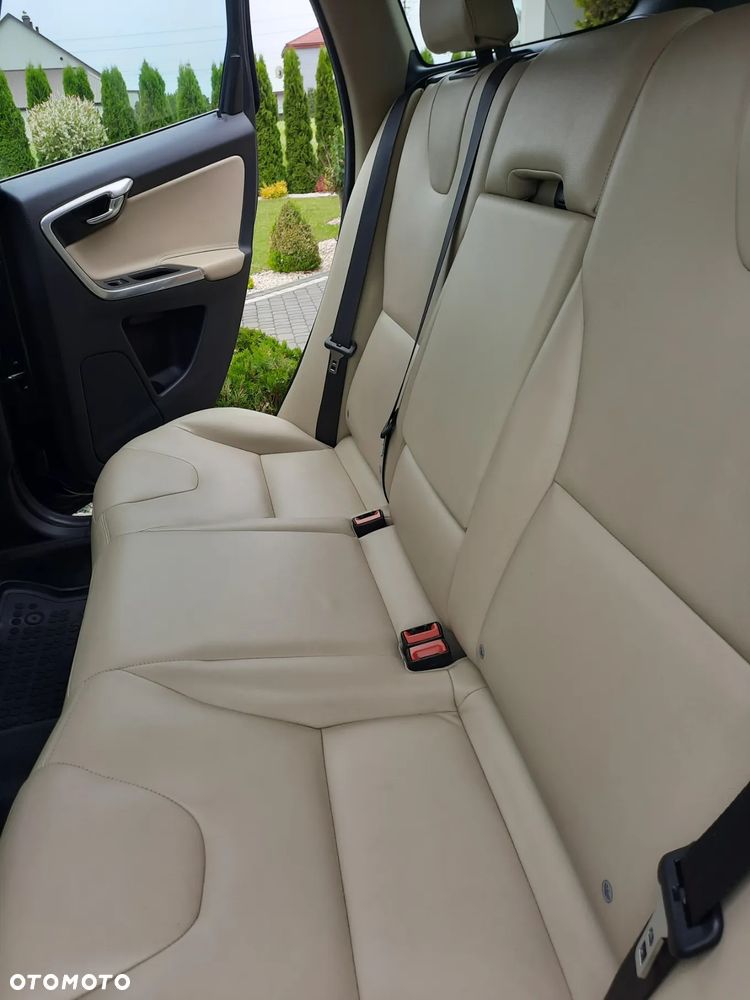 Volvo XC 60 D4 AWD Momentum - 18