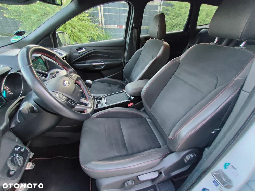 Ford Kuga 1.5 EcoBoost 2x4 ST-Line - 28