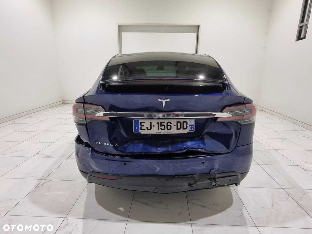 Tesla Model X - 7