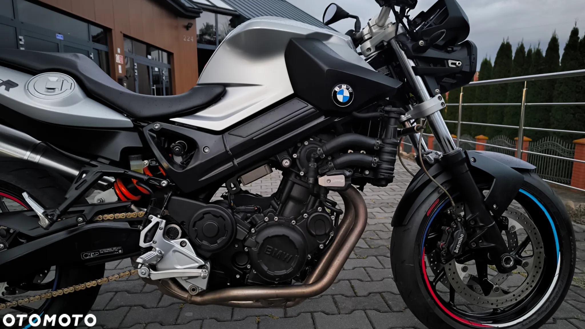 BMW F - 12
