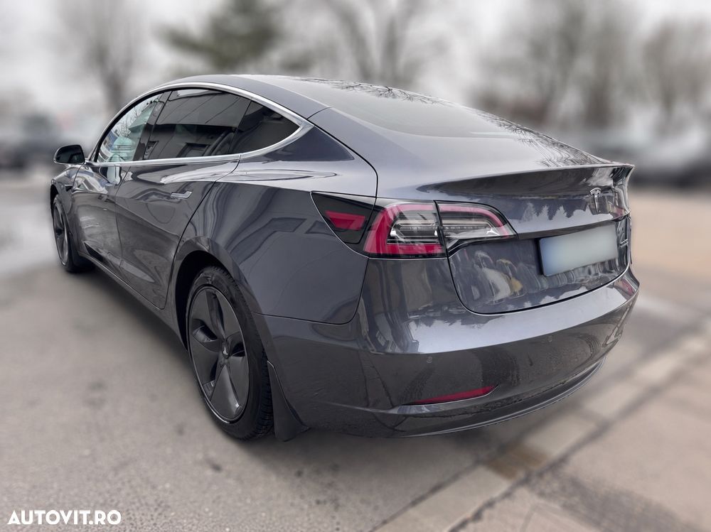 Tesla Model 3 - 5