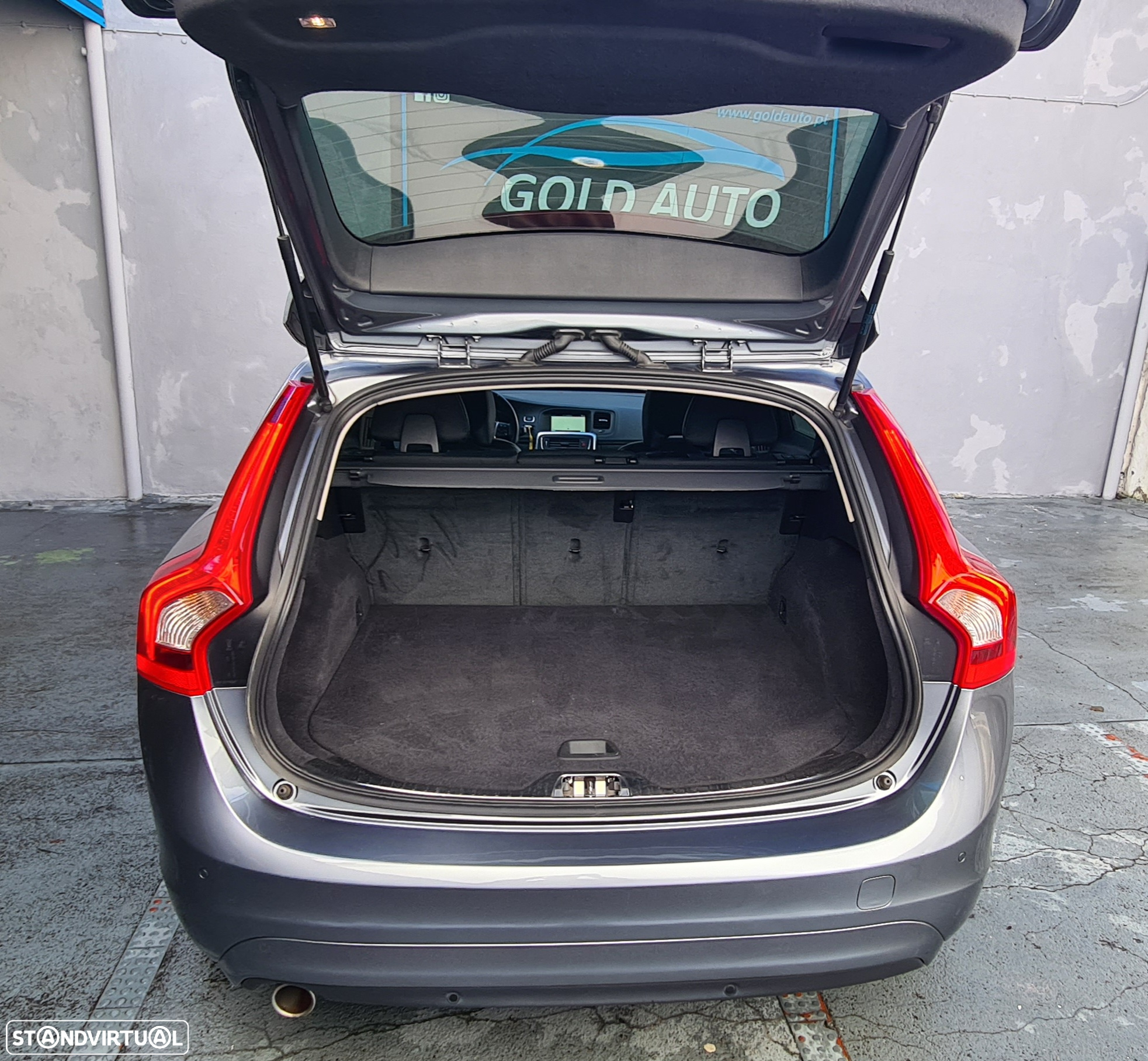 Volvo V60 2.0 D2 Momentum - 5