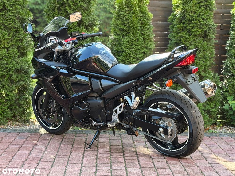 Suzuki GSX - 8