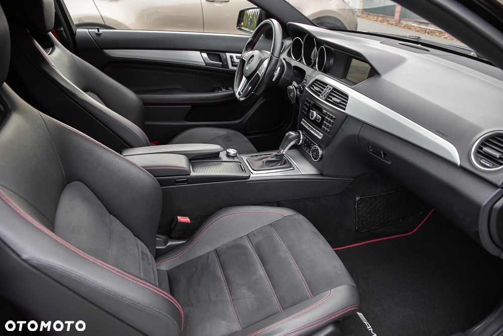 Mercedes-Benz Klasa C 200 7G-TRONIC Edition - 31