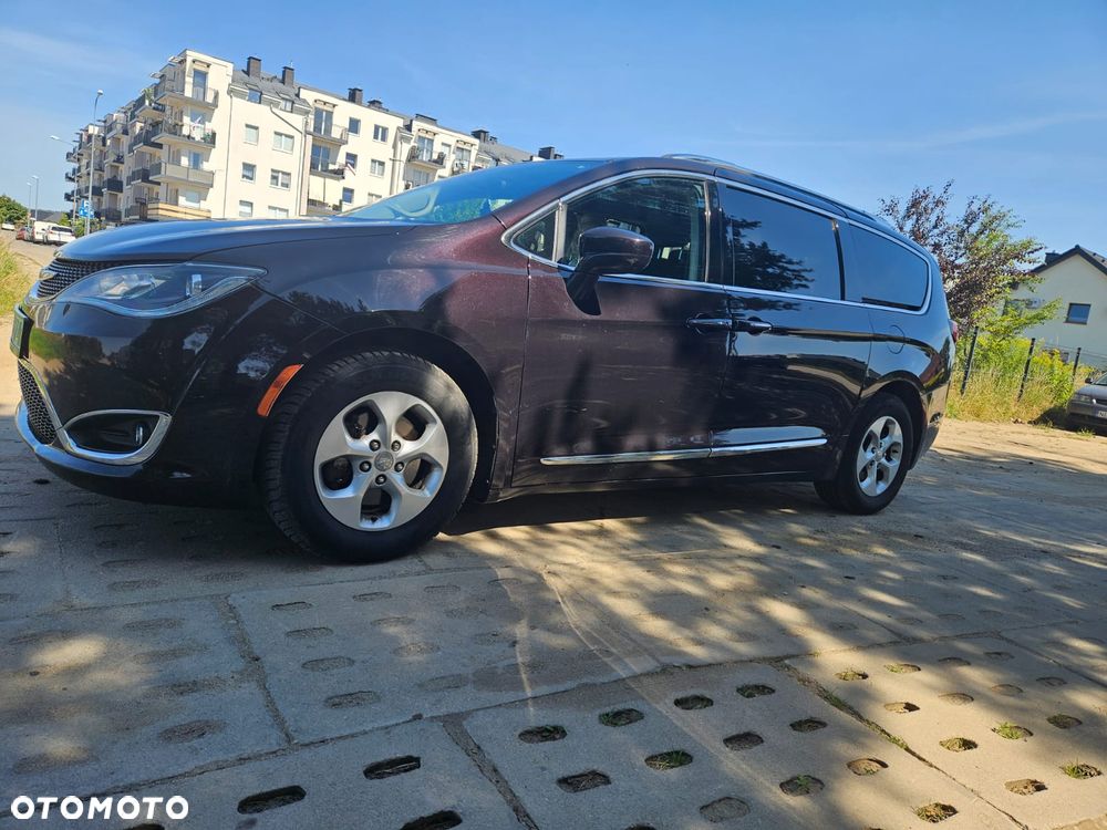 Chrysler Pacifica - 5