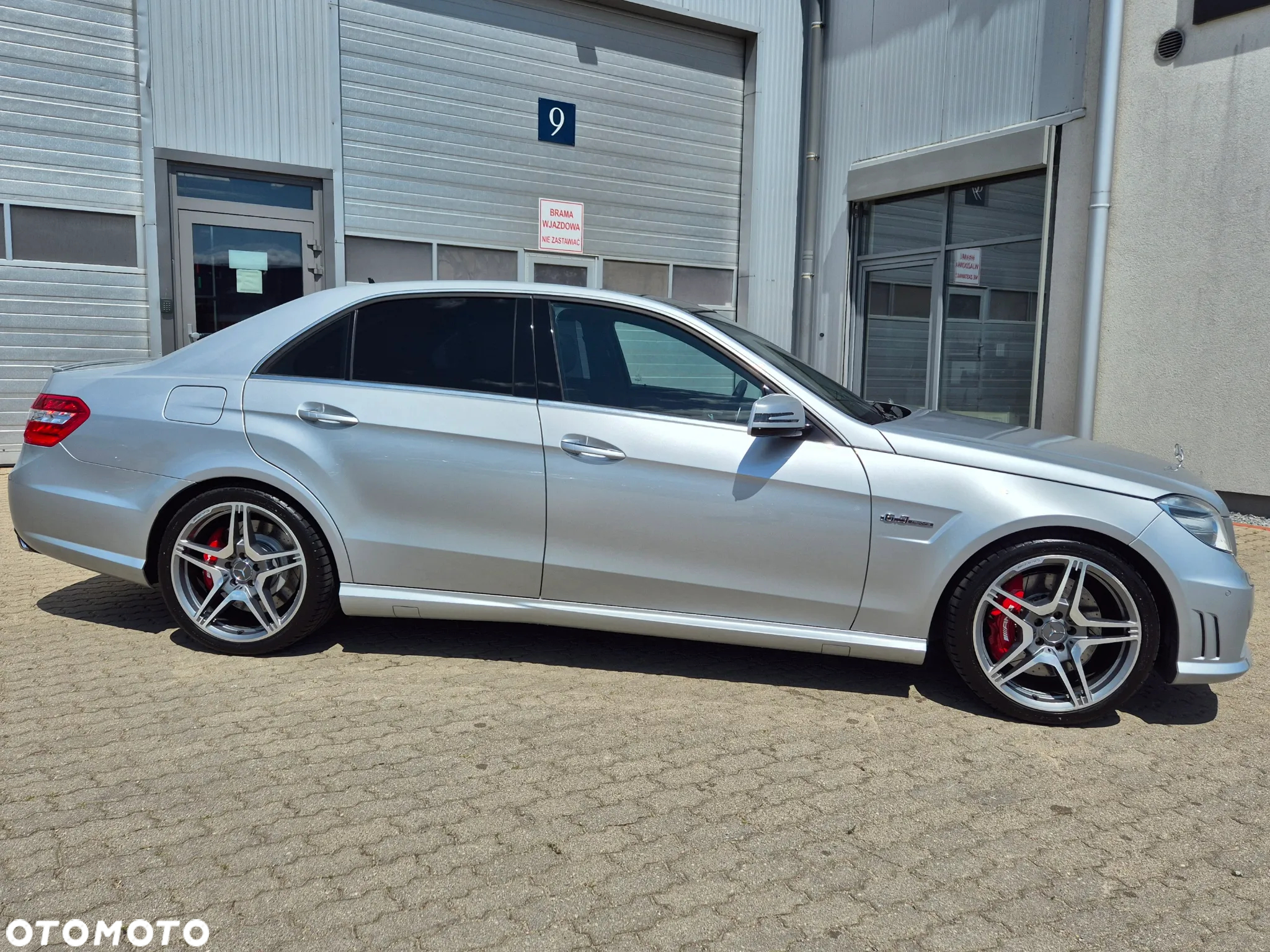 Mercedes-Benz Klasa E 63 AMG - 36