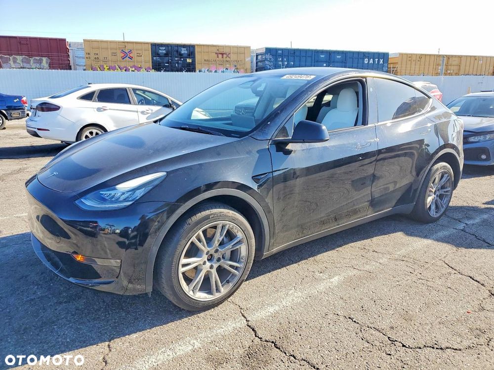 Tesla Model Y Long Range Dual Motor AWD - 2