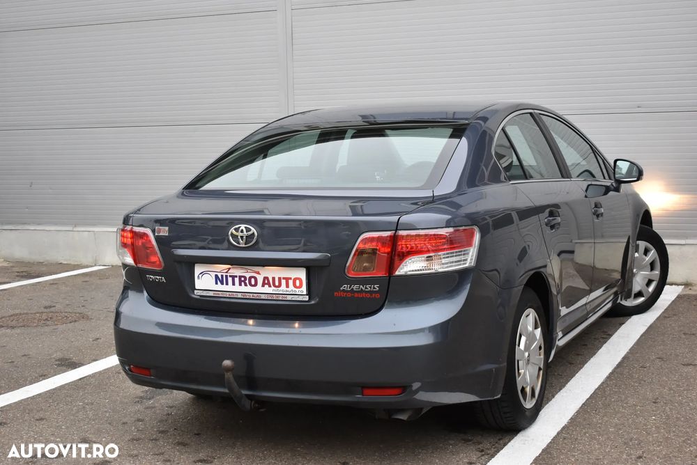 Toyota Avensis - 8