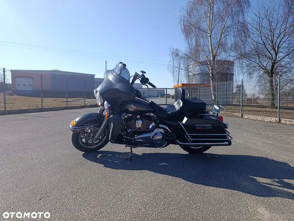 Harley-Davidson FLHT Electra Glide Standard - 2