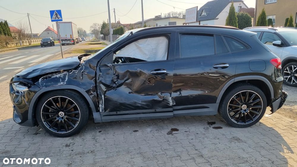 Mercedes-Benz GLA 200 d 4Matic 8G-DCT AMG Line - 13