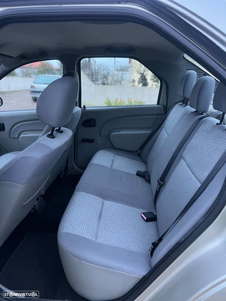 Dacia Logan 1.6 Laureate - 7