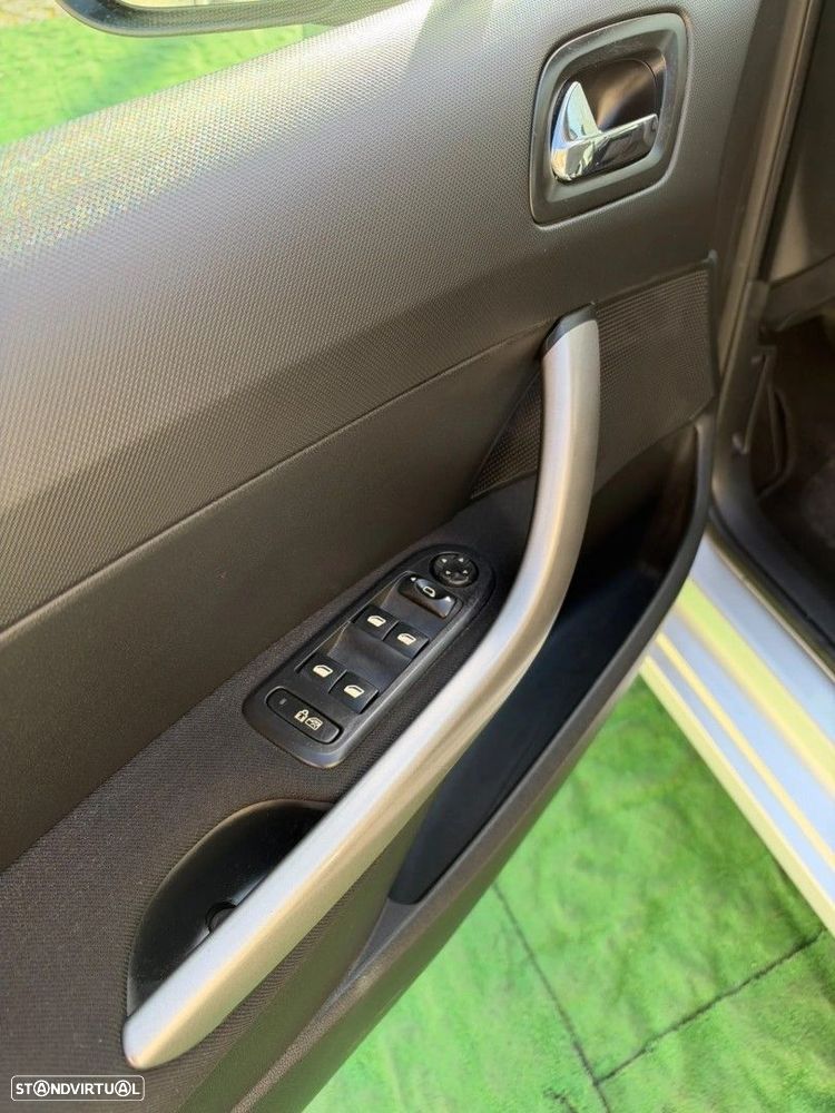 Peugeot 308 1.6 HDi Premium - 17