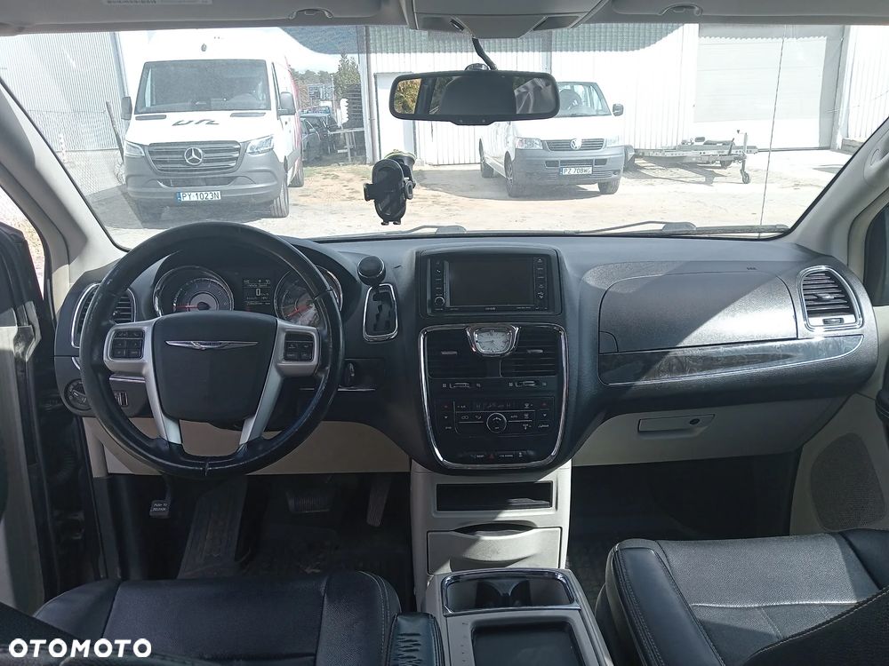 Chrysler Town & Country 3.6 Limited - 1