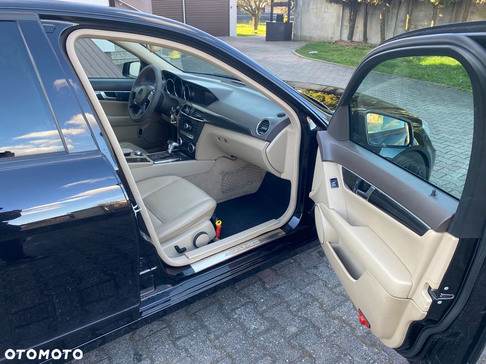 Mercedes-Benz Klasa C 180 CGI Automatik BlueEFFICIENCY Avantgarde - 18