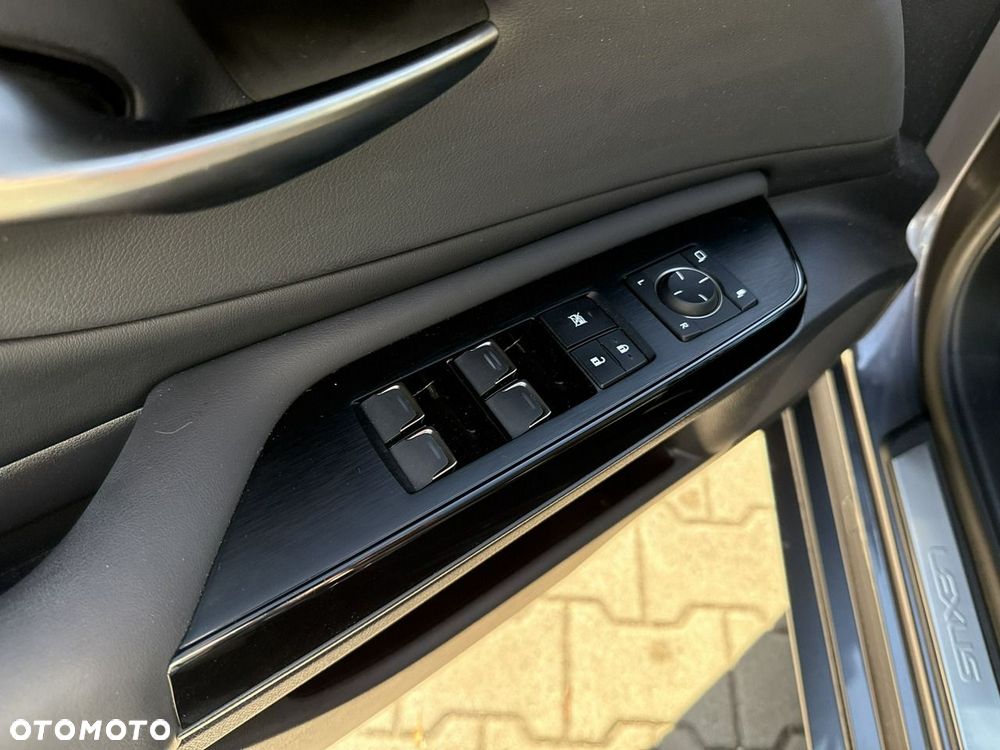 Lexus ES 300h Business Edition - 12