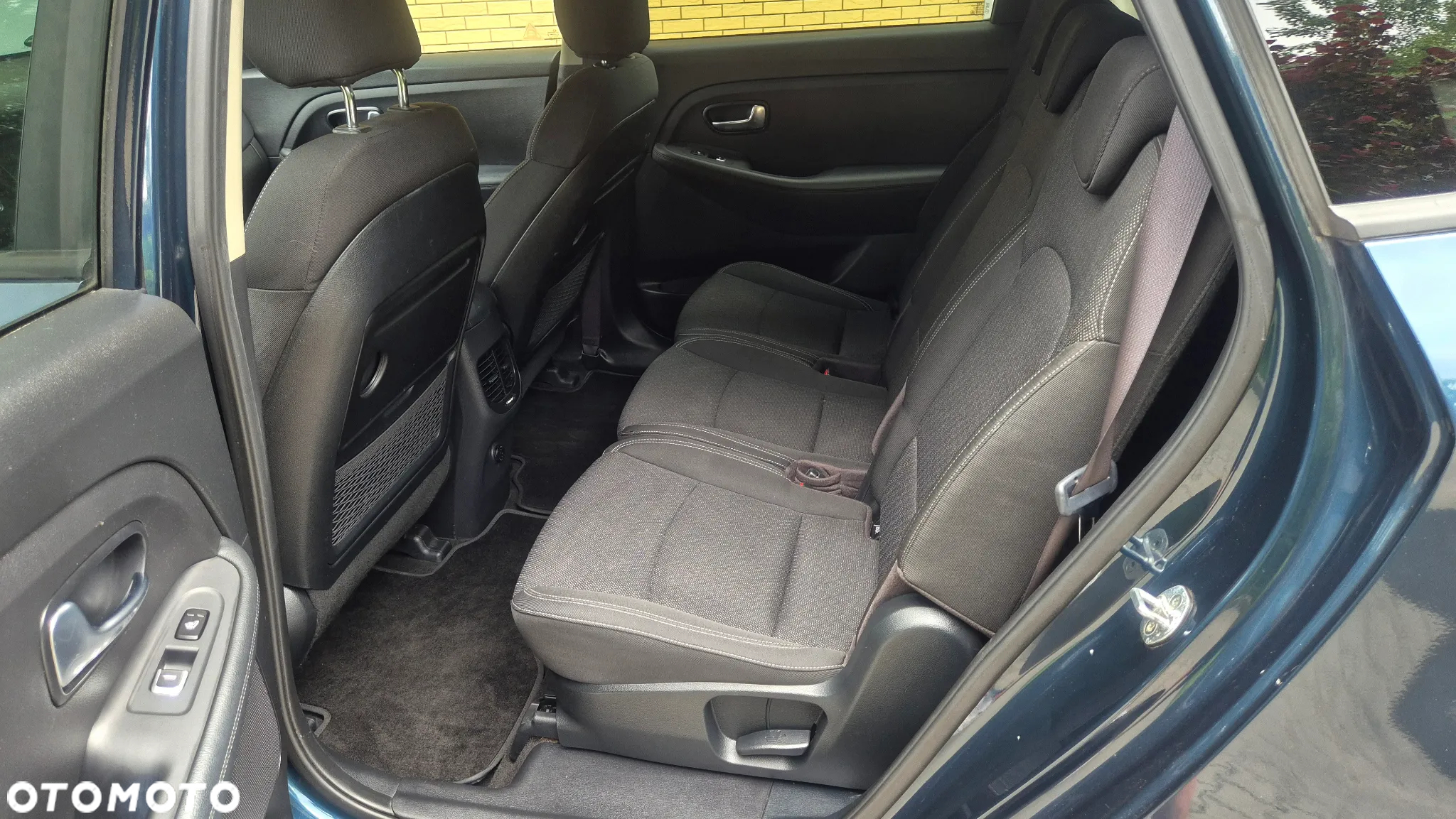 Kia Carens 1.6 GDI Dream Team Edition - 14