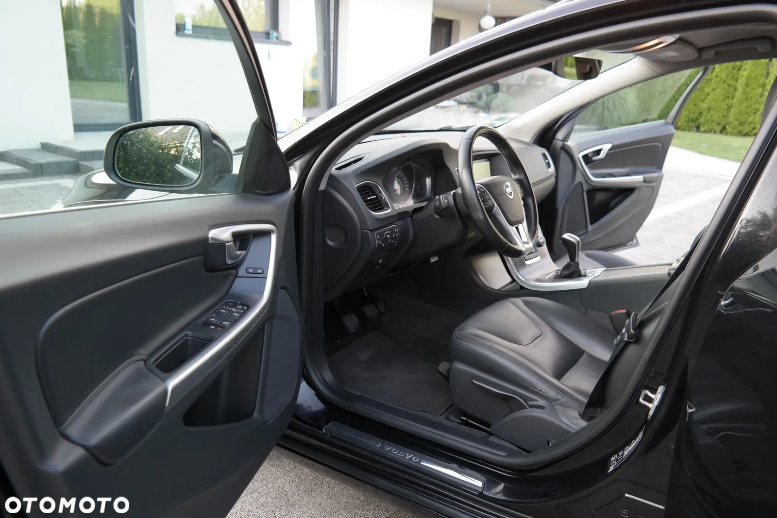 Volvo V60 D4 Drive-E R-Design Momentum - 16
