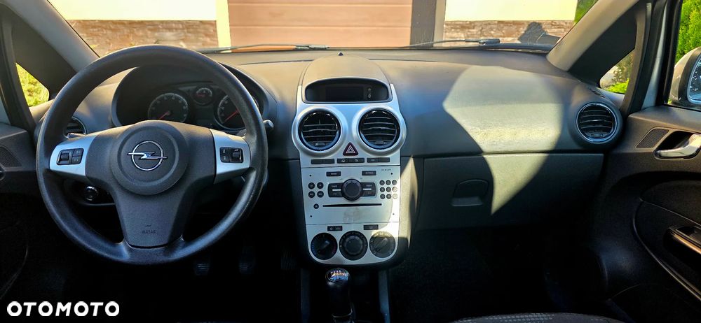 Opel Corsa 1.2 16V Essentia - 13