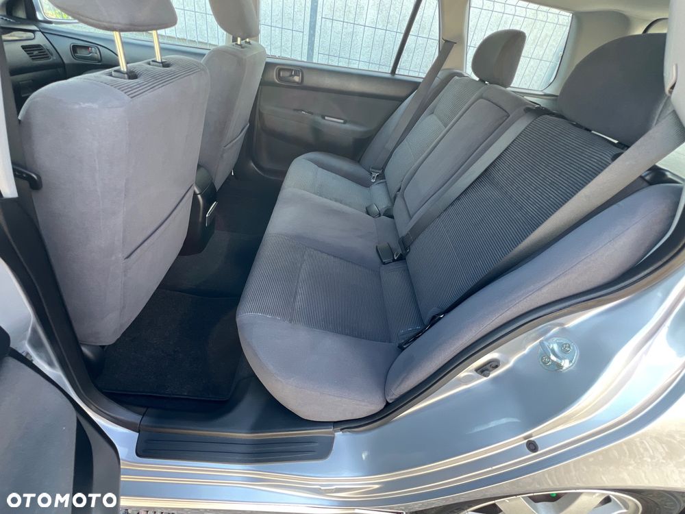 Mitsubishi Lancer 1.6 Intense - 32