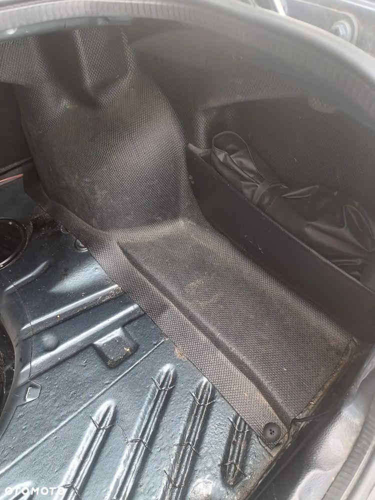 Volkswagen Vento 1.8 GL - 28