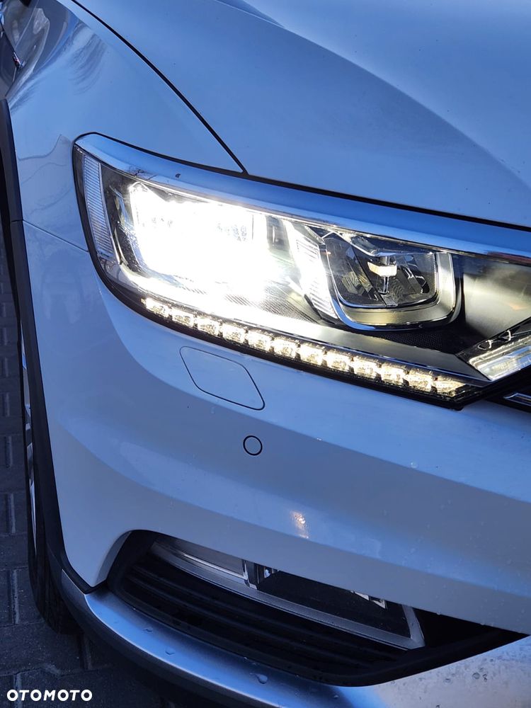 Volkswagen Passat 2.0 TDI SCR DSG 4Motion Business - 31