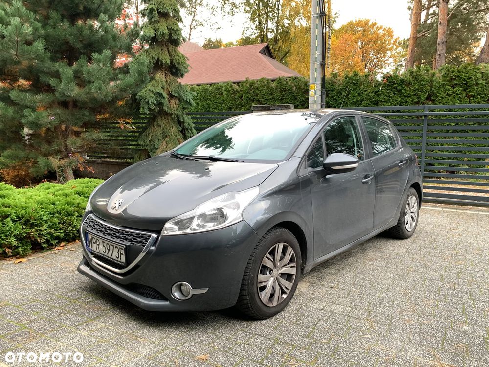 Peugeot 208 2015 photo 2