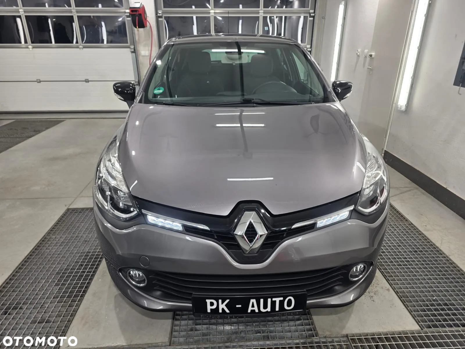 Renault Clio 1.2 16V 75 LIMITED - 23