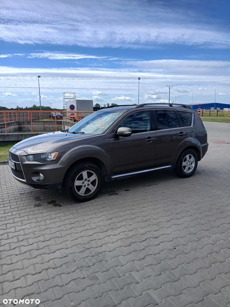 Mitsubishi Outlander - 1