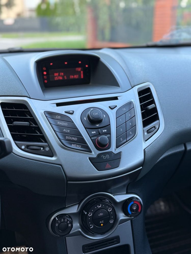 Ford Fiesta 1.25 Ambiente - 23