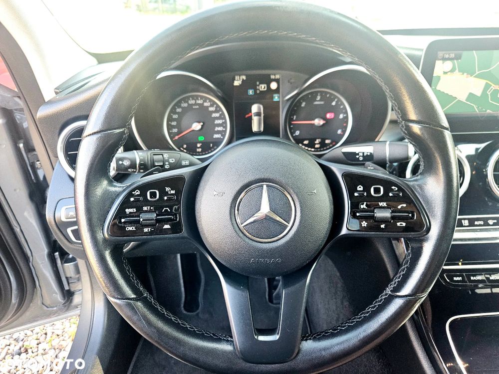 Mercedes-Benz Klasa C 220 d 4Matic T 9G-TRONIC - 32
