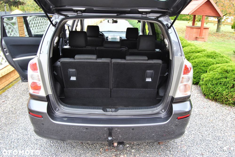 Toyota Corolla Verso 1.8 Sol + 7os - 32