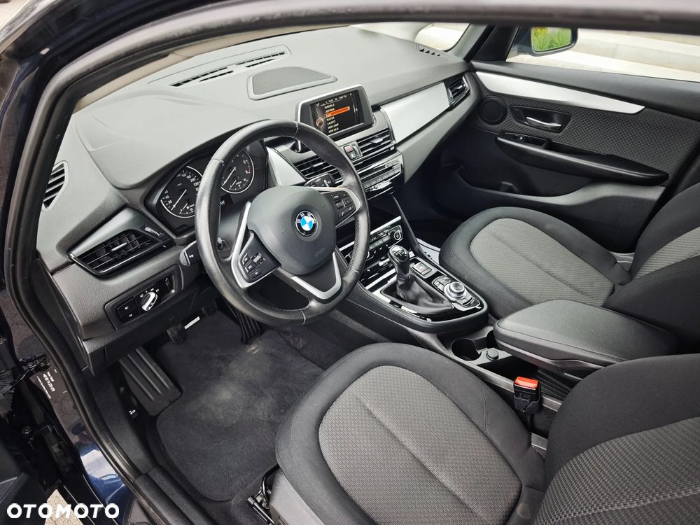 BMW Seria 2 218d - 9