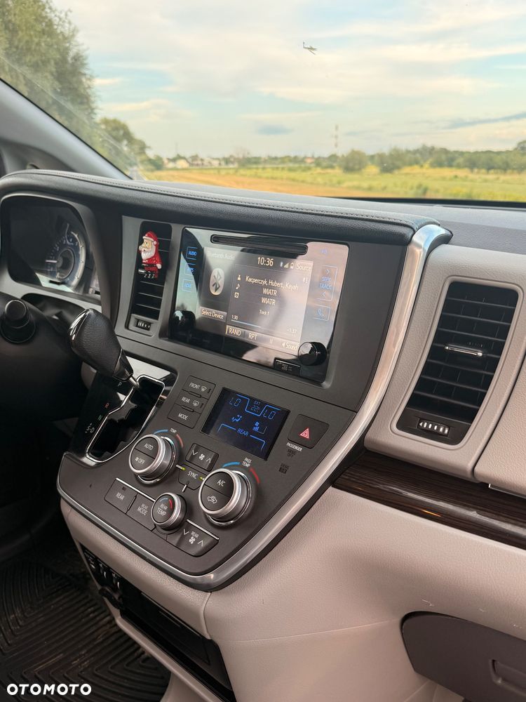Toyota Sienna 3.5 V6 - 11