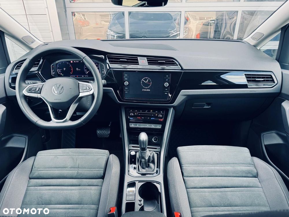 Volkswagen Touran - 26