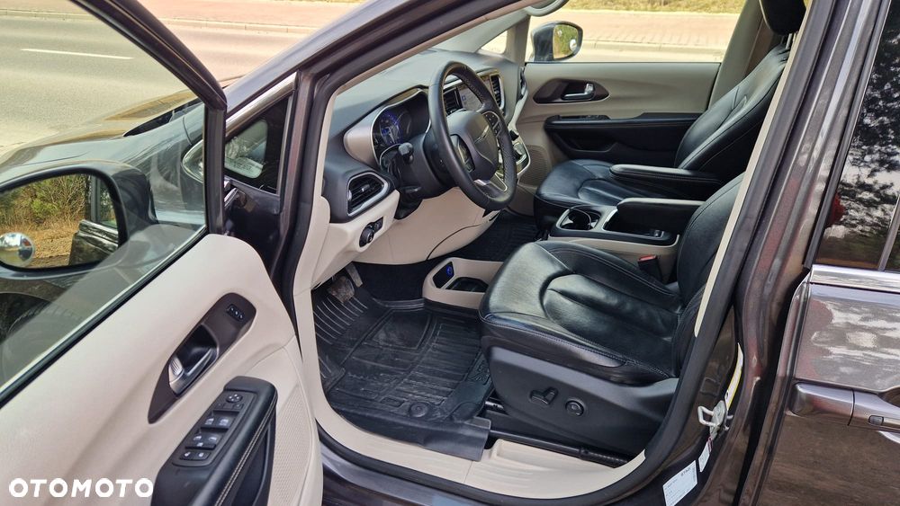 Chrysler Pacifica - 14