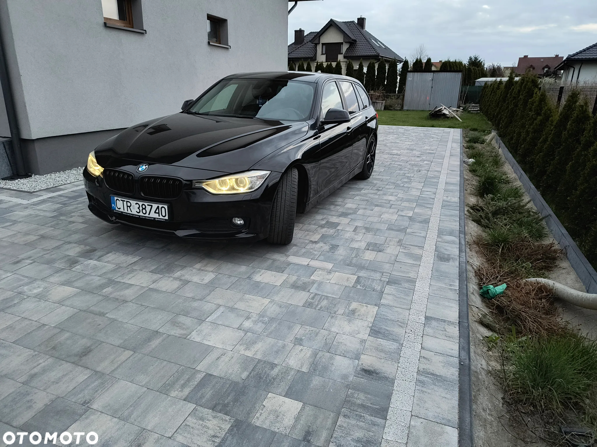 BMW Seria 3 318d Touring - 13