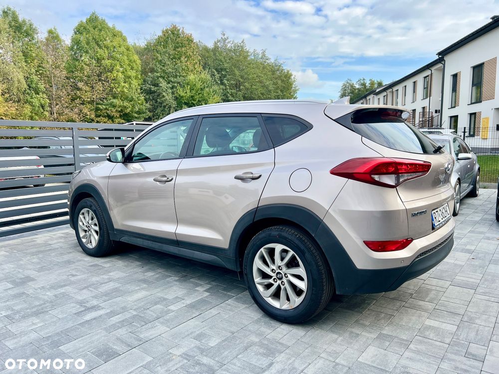 Hyundai Tucson blue 1.7 CRDi 2WD Intro Edition - 14