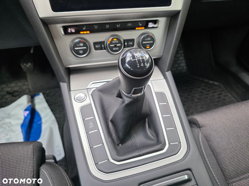 Volkswagen Passat 2.0 TDI SCR Comfortline - 20