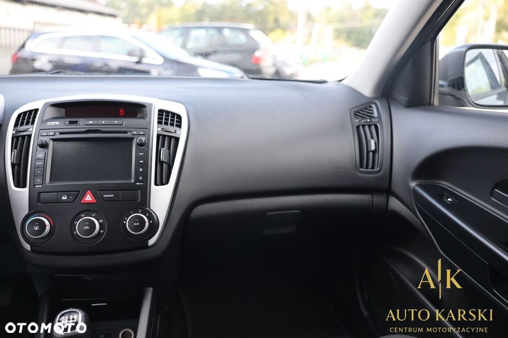 Kia Ceed - 38