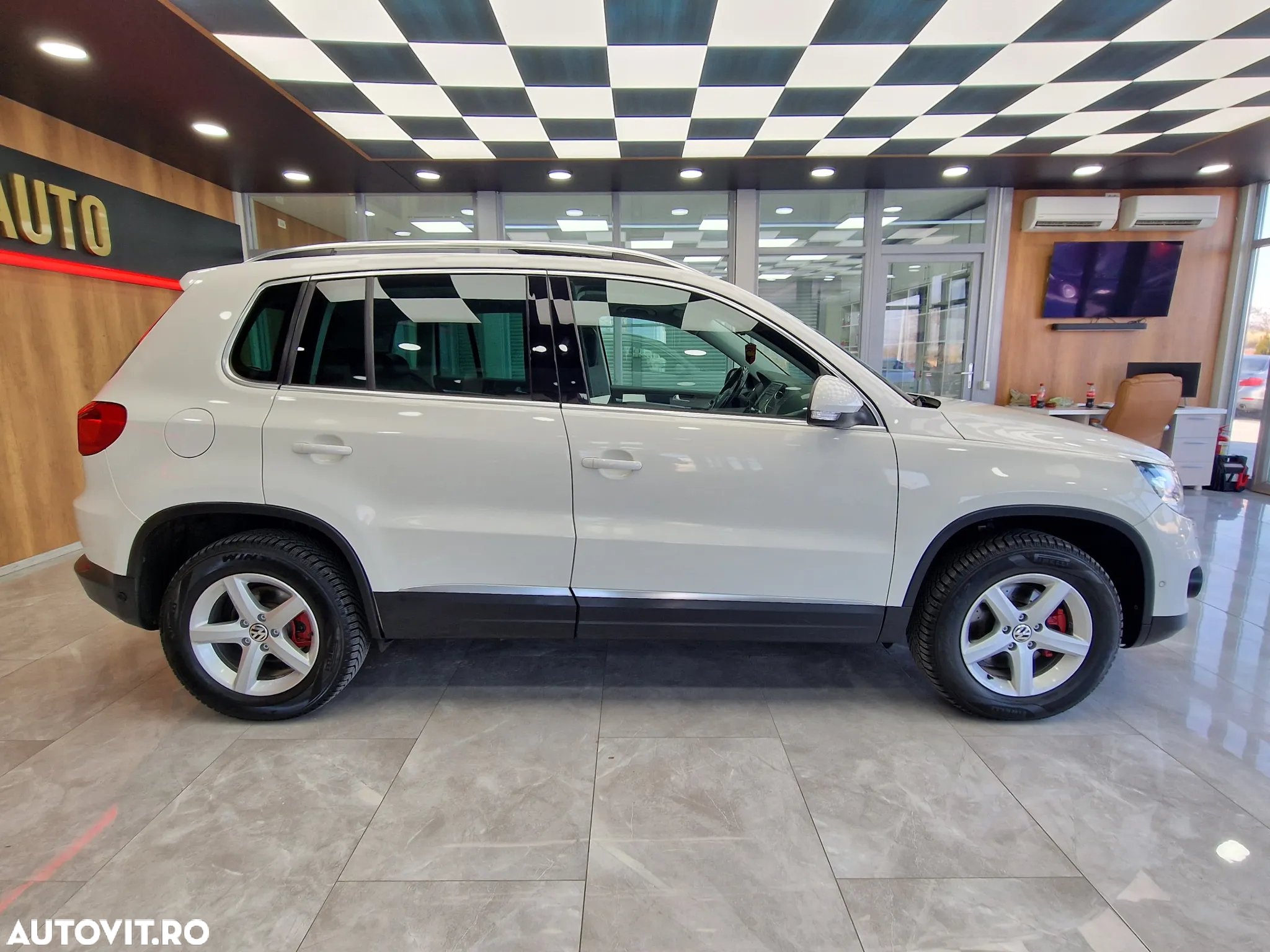 Volkswagen Tiguan 2.0 TDI 4Motion DSG Trend & Fun - 12