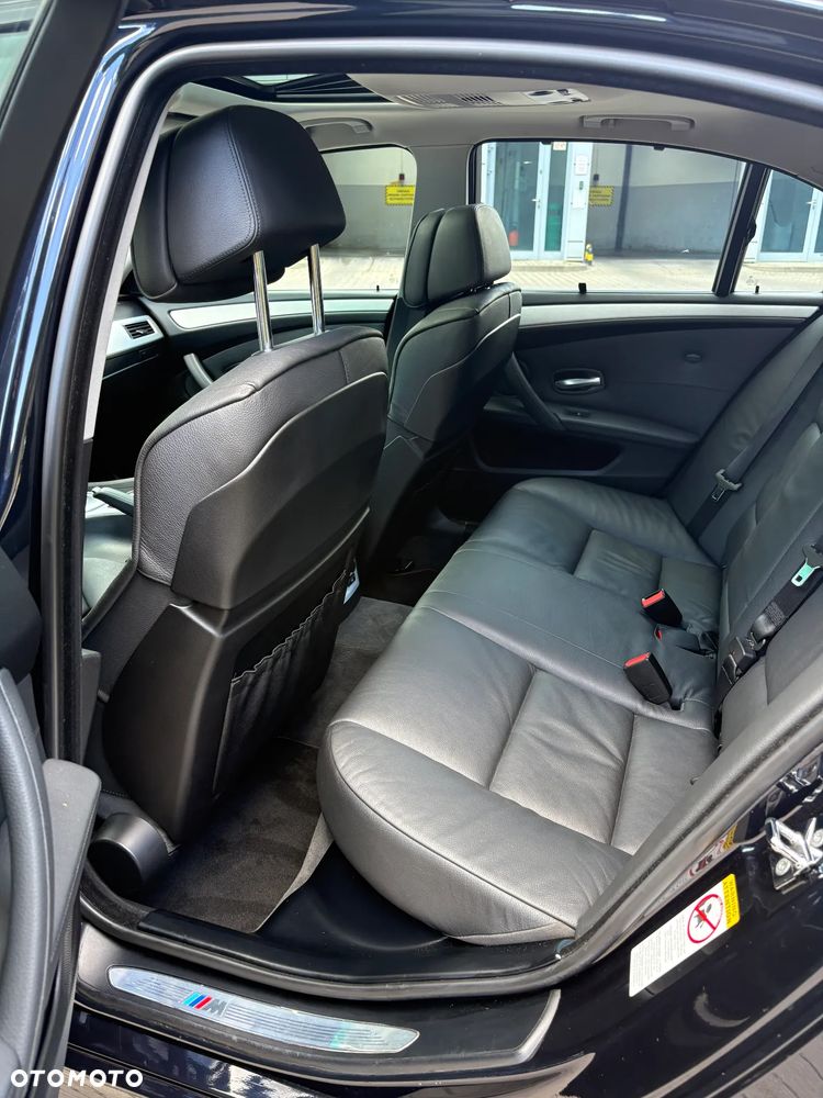 BMW Seria 5 550i - 22