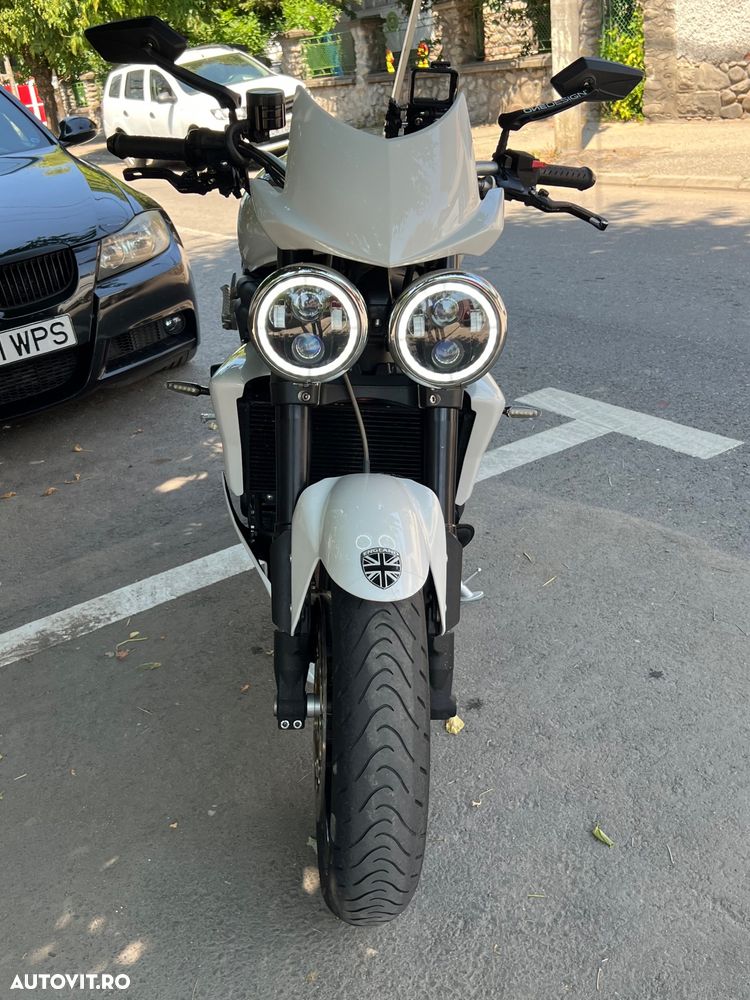 Triumph Speed Triple S - 3